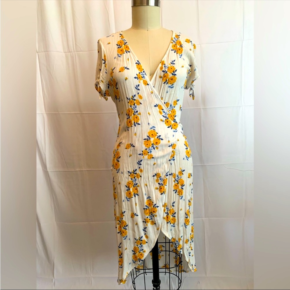Vintage Crinkled Fabric Floral Patterned Wrap Dress size 14 fits like a 12 EUC
